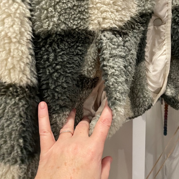 NWT thread & supply plaid fleece L - Picture 4 of 7